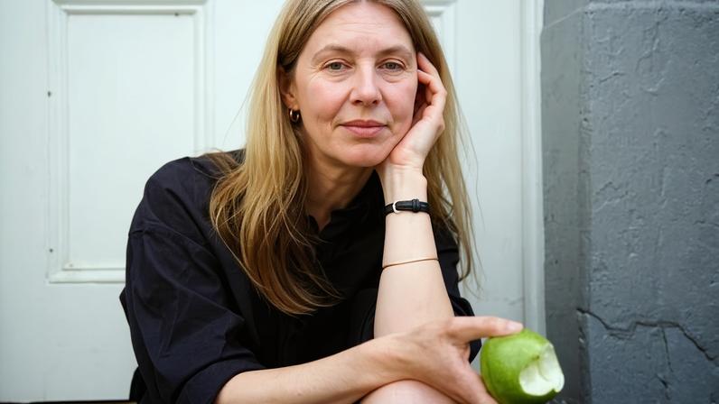 Carla dal Forno Confession: pós-punk austero contrasta com o desejo