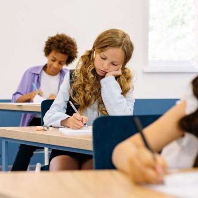 Escolas suecas reduzem uso de tecnologia em aulas; entenda o motivo