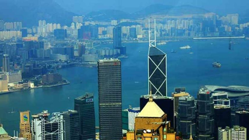 Hong Kong atrai turistas com polo comercial e vida urbana agitada