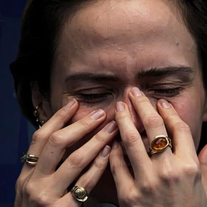 Ana Paula chora ao saber da morte do pai no BBB 26
