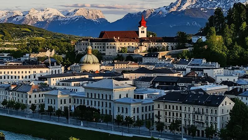 Salzburgo, na Áustria, encanta com sua arquitetura barroca e forte tradição musical. Mesmo assim, ainda é menos explorada por turistas brasileiros em comparação a outros destinos europeus.