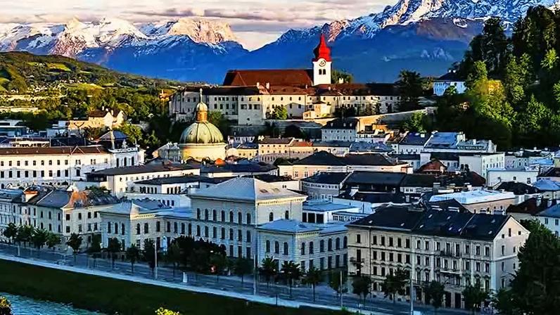 Salzburgo, na Áustria, encanta com sua arquitetura barroca e forte tradição musical. Mesmo assim, ainda é menos explorada por turistas brasileiros em comparação a outros destinos europeus.