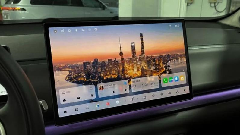 No Leapmotor C10, é necessário avançar muitas telas para alcançar comandos simples na central multimídia.