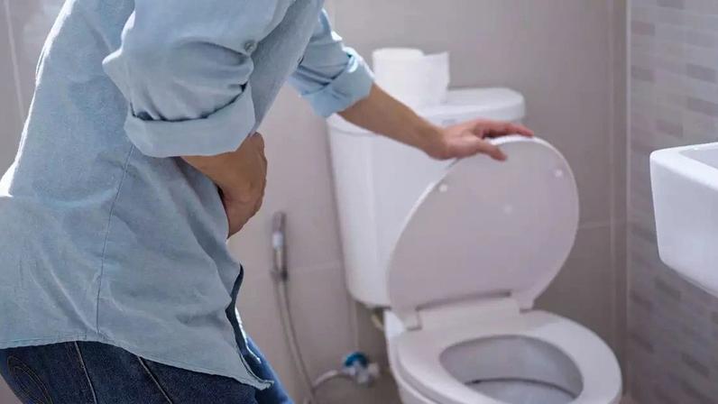 Entenda por que fazer xixi “por precaução” pode prejudicar a bexiga e como evitar impactos na saúde urinária a longo prazo