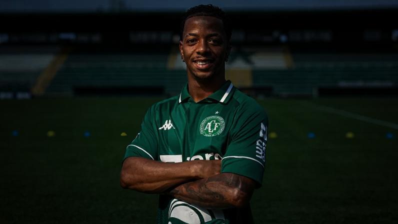 Ênio, atacante da Chapecoense