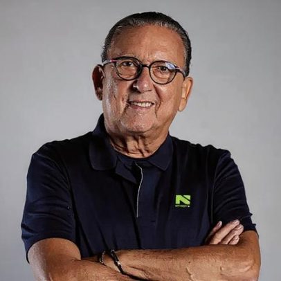 Galvão Bueno narra amistoso de lendas com seleção do tetra na estreia no canal
