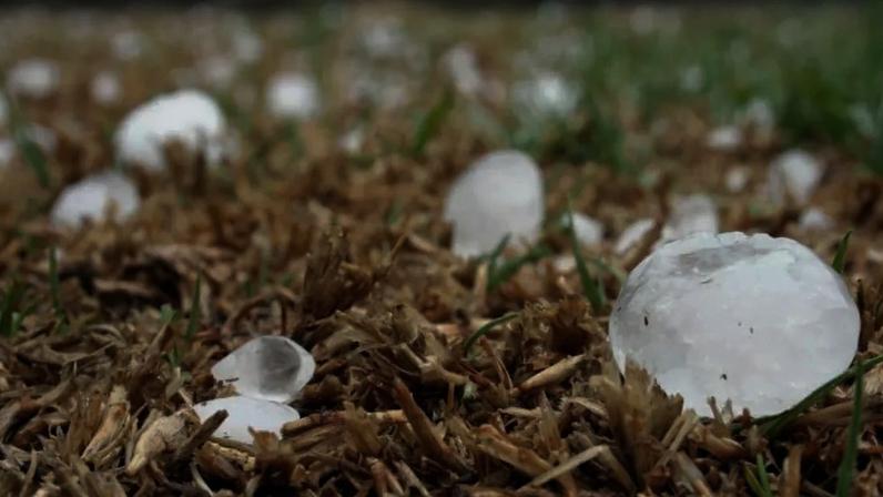 Entenda o processo de formação da chuva de granizo
