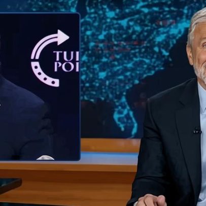 Jon Stewart comenta estratégia de Trump no Irã: narcisismo maligno e impulsividade