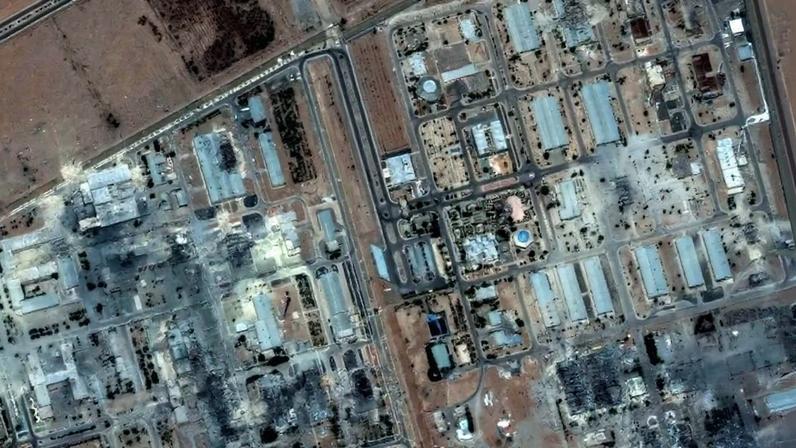 Foto de satélite fornecida pela Maxar Technologies e tirada, ontem, mostra danos em instalação de Isfahn, no centro do Irã, após bombardeios dos EUA - (crédito: Satellite image ©2025 Maxar Technologies / AFP)