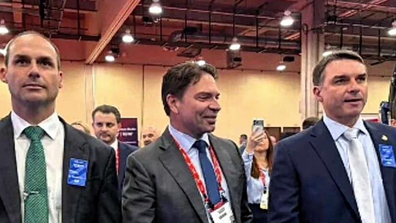 Eduardo, Ramagem e Flávio se encontraram em Dallas, no Texas, há pouco mais de duas semanas, em um evento da extrema-direita - (crédito: Reprodução/Instagram)