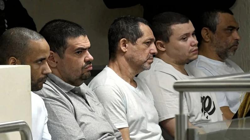 Carlomam dos Santos, Fabricio Silva, Gideon Batista, Carlos Henrique e Horácio Carlos: no banco dos réus - (crédito: Marcelo Ferreira/CB/D.A Press)