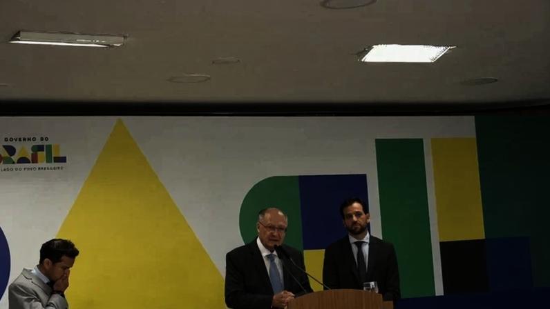 Alckmin falou sobre o BRB em conversa com jornalistas, no Palácio do Planalto - (crédito: Francisco Artur de Lima/CB)