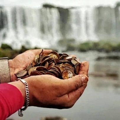 Ação retira 383 kg de moedas jogadas nas Cataratas do Iguaçu