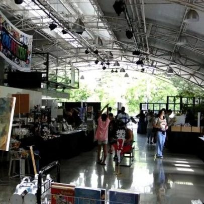 Feira reúne livrarias, sebos e lojas no Espaço Cultural Renato Russo