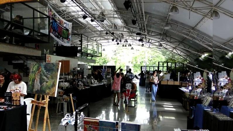 Feira reúne livrarias, sebos e lojas no Espaço Cultural Renato Russo