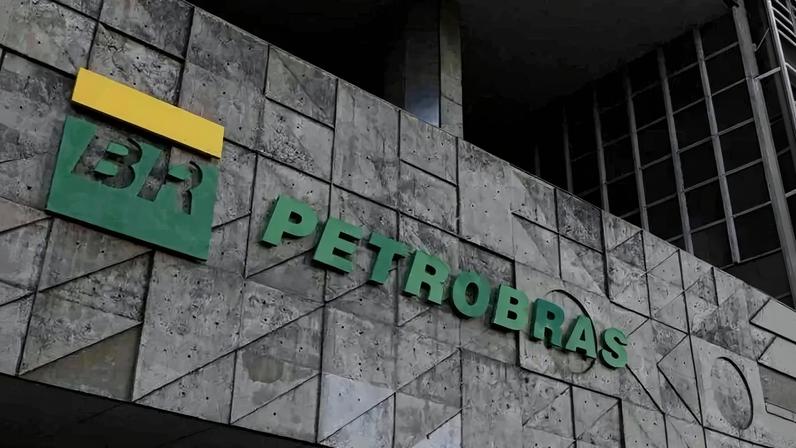 Ações da Petrobras caem mais de 7% após queda do petróleo