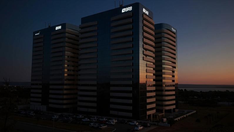 BRB trabalha para recuperar valores perdidos em negociações fraudulentas com o Master - (crédito: Paulo H. Carvalho/Agência Brasília)