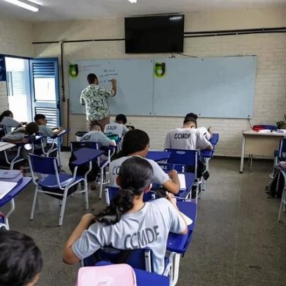 GDF recua e suspende nova regra de pagamento a professores temporários