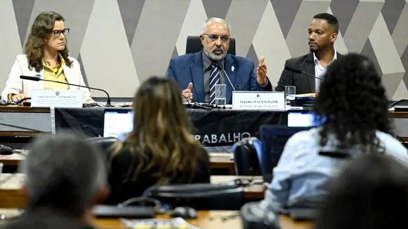 A proposta em discussão reúne iniciativas distintas que convergem na redução da carga semanal - (crédito: Andressa Anholete/Agência Senado)