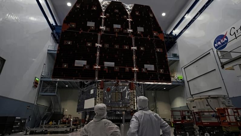Telescópio Roman durante montagem: 12 metros de altura - (crédito: NASA/Jolearra Tshiteya)