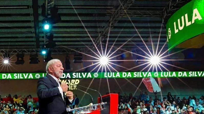 No Brasil, nós estamos discutindo o fim da jornada 6x1, porque me parece que os ganhos tecnológicos, a sofisticação da produção, só vale para o rico, para o pobre não vale nada