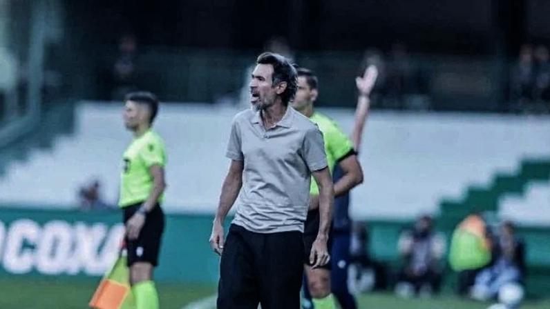 Sequência de resultados negativos do Atlético gera bronca de torcedores ao treinador Eduardo Domínguez e todo o elenco alvinegro - (crédito: Foto: Paulo Henrique França / Atlético)