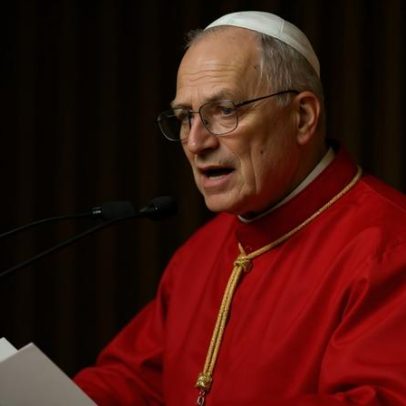 Papa lamenta que palavras tenham sido interpretadas como debate com Trump