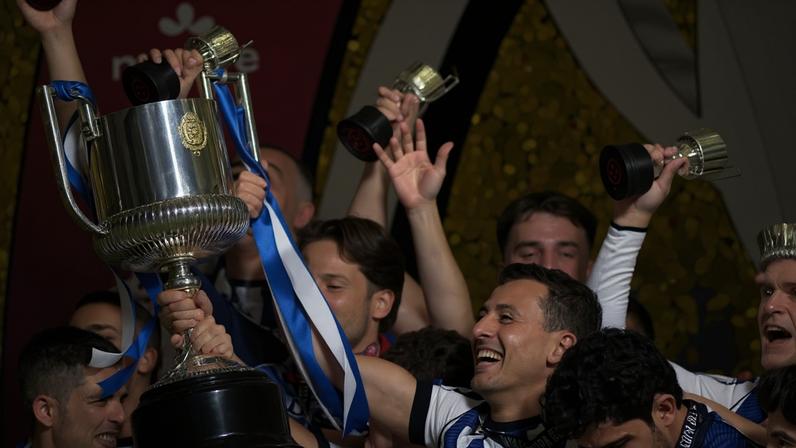 A Real sucede o Barcelona na lista de campeões, erguendo um troféu que havia conquistado pela última vez em 2020 - (crédito: CRISTINA QUICLER / AFP)