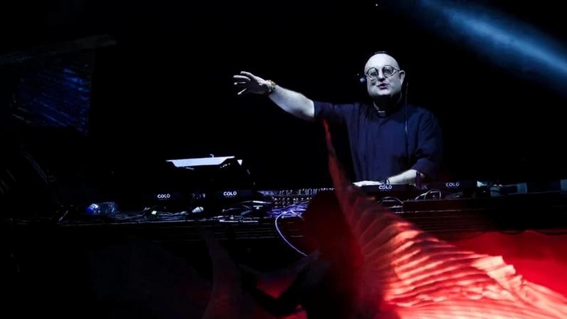 Padre DJ faz homenagem ao Papa Francisco em rave em Buenos Aires