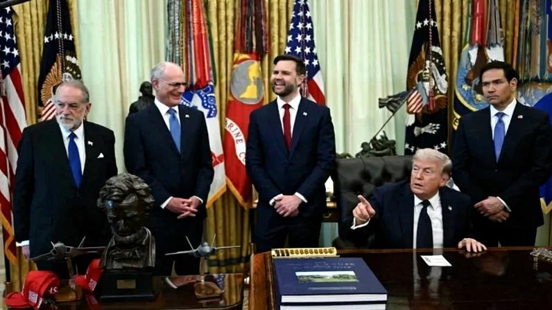 Representantes libaneses e israelenses comemoraram a reunião e classificaram o momento como "histórico"