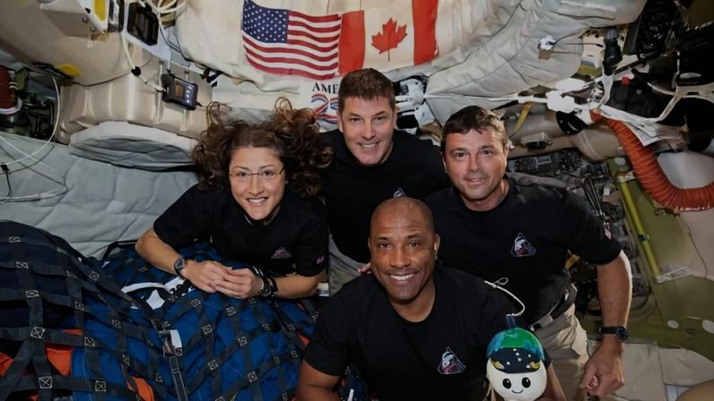 Tripulação do Artemis II à altura da ocasião; especialista de missão Christina Koch, o especialista de missão Jeremy Hansen, o comandante Reid Wiseman e o piloto Victor Glover - (crédito: NASA/Divulgação )