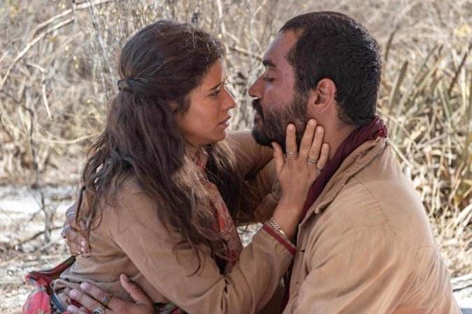Rosa (Isadora Cruz) e Josué (Thomas Aquino) em Guerreiros do Sol - (crédito: Globo/Estevam Avellar)