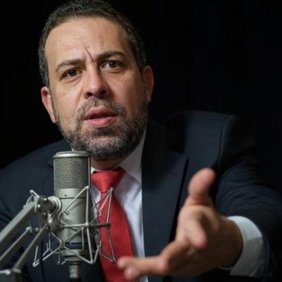 Boulos sugere lavagem de dinheiro da família Bolsonaro por meio de imóveis