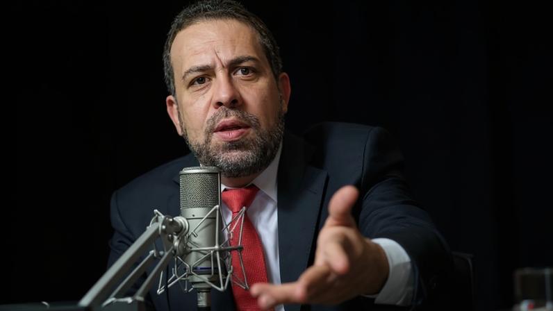 Segundo o ministro de Lula, a família Bolsonaro também comprou imóveis subfaturados em relação a preços de mercado - (crédito: Fabio Rodrigues-Pozzebom/Agência Brasil)