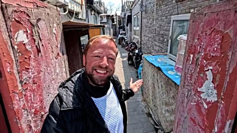 Brasileiro mostra como é morar em favela chinesa com aluguel de R$ 30