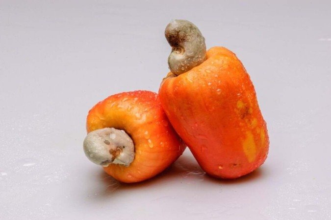 Aliado da imunidade e do intestino, o caju é destaque pela alta concentração de vitamina C e fibras.