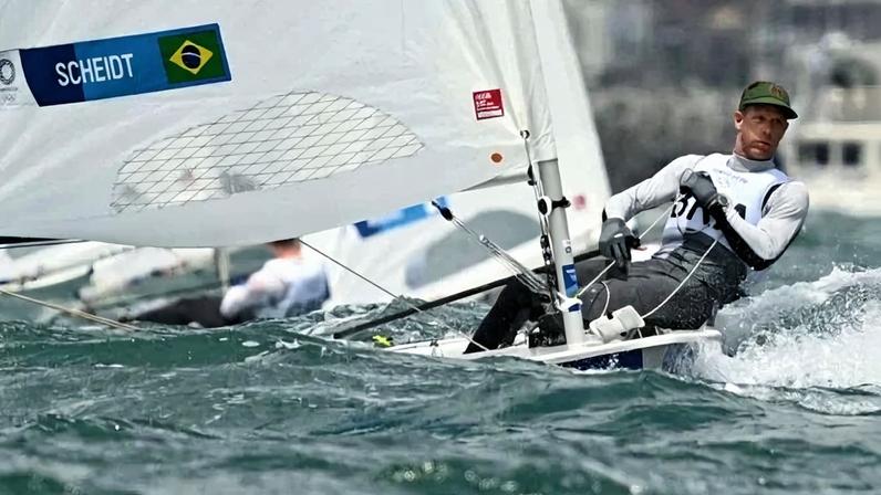 Os números de Robert Scheidt como atleta: 185 títulos, 91 internacionais e 94 nacionais, além de sete participações olímpicas, com cinco medalhas - (crédito: PETER PARKS)
