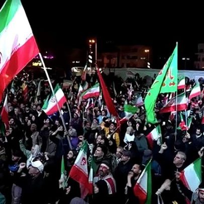 Iranianos vão às ruas e prometem apoiar Khamenei após cessar-fogo