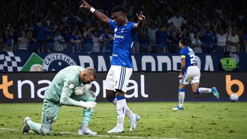 Aniversariante do dia, o volante Lucas Romero comemorou com gol no Mineirão, o segundo dele em 2026 - (crédito: Gustavo Aleixo/Cruzeiro)