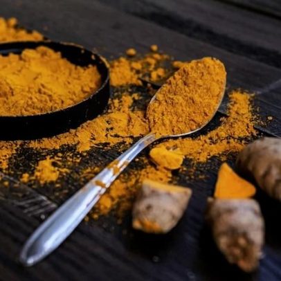 Anvisa limita dose de cúrcuma em suplementos e exige alerta nos rótulos