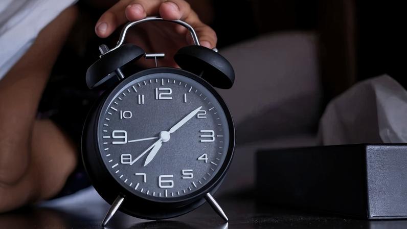 Acordar consistentemente antes do despertador é um forte indicativo de que seu ciclo circadiano está bem regulado - (crédito: Reprodução/Canva)