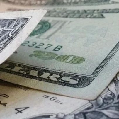 Dólar recua com petróleo forte e impasse EUA-Irã
