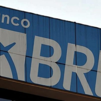 Fitch rebaixa nota do BRB e encerra avaliação por falta de informações