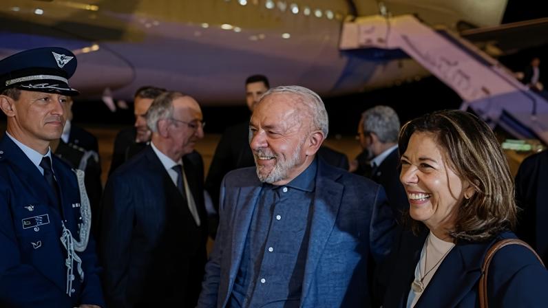 Presidente Luiz Inácio Lula da Silva (PT) durante chegada a Barcelona