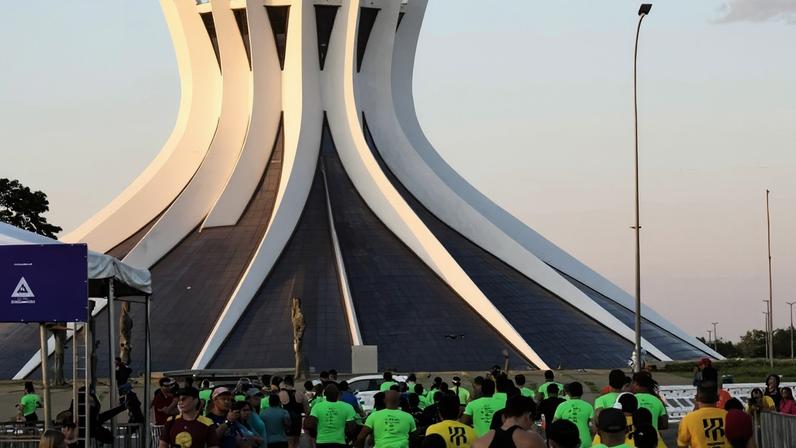 Trajetos de 5 e 21km marcaram terceiro dia de Maratona Brasília - (crédito: Ed Alves CB/DA Press)