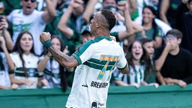 Foto: Reprodução/Coritiba FC - (crédito: Equipe ofensiva sem respostas e persistência em causas perdidas culmina em vitória para o alviverde, no Couto Pereira)