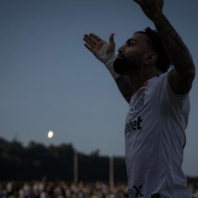 Gabigol critica arbitragem após cartão por reclamação