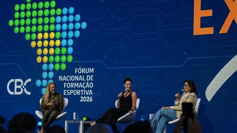 Hortência e Magic Paula participaram do painel "Apesar das diferenças, sempre juntas", mediado pela jornalista Glenda Kozlowski - (crédito: Guilherme Gongra/CBC)