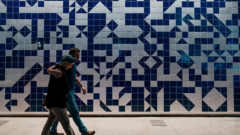 Painel de 25 metros de comprimento, feito por Athos Bulcão, colore a fachada do Sesi Lab - (crédito: Divulgação)