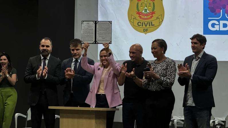 Celina sancionou o Projeto de Lei Complementar 99/2026, que regulamenta o novo sistema de Previdência aos policiais civis - (crédito: Mila Ferreira)
